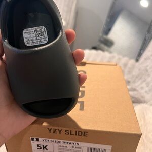 Yeezy Infant Slides size 5K